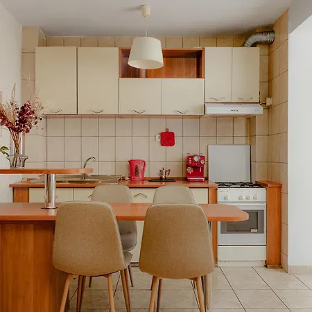 Old Town Chic 1 Bedroom W Self Check In Бухарест