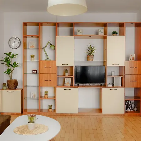 Old Town Chic 1 Bedroom W Self Check In Апартаменти Бухарест